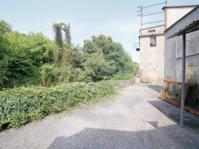 Locale Commerciale in vendita a Ponte, Triuggio
