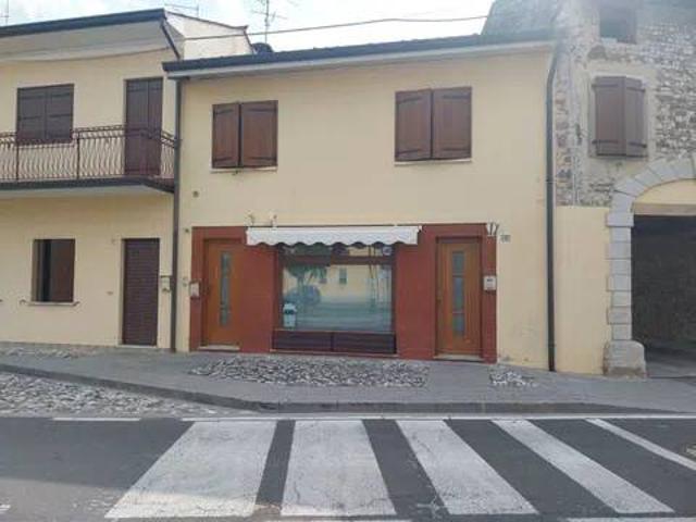 Locale Commerciale in vendita a Trivignano Udinese, Friuli-Venezia Giulia