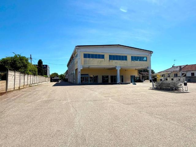 Locale Commerciale in vendita a Piemonte, Torino