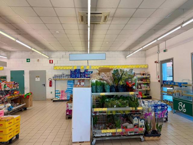 Locale Commerciale in vendita a Piemonte, Torino