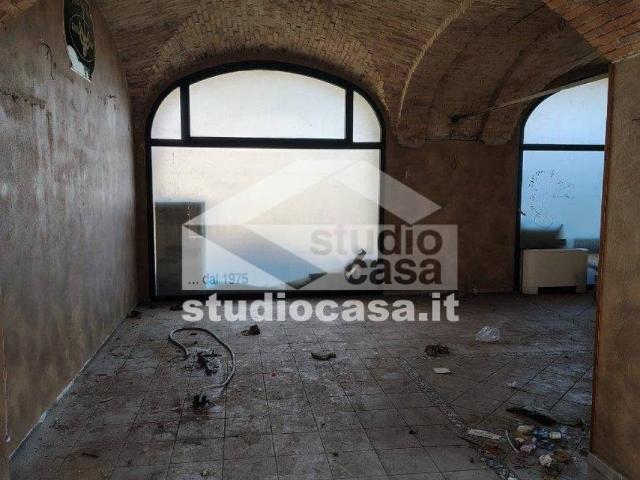 Locale Commerciale in vendita a Truccazzano, Lombardia