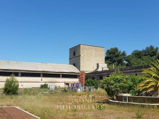 Locale Commerciale in vendita a Puglia, Lecce