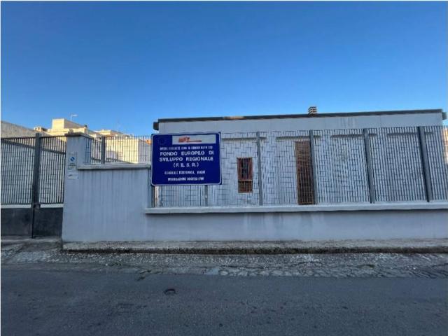 Locale Commerciale in vendita a Montegrappa, Puglia