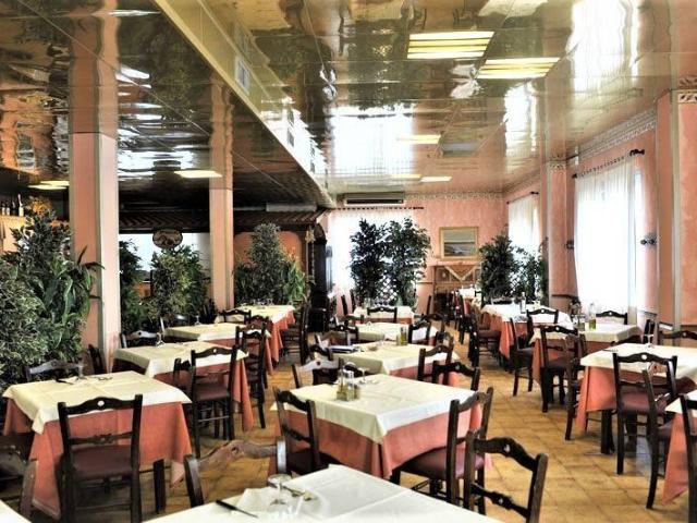 Locale Commerciale in vendita a Tuoro Sul Trasimeno, Umbria