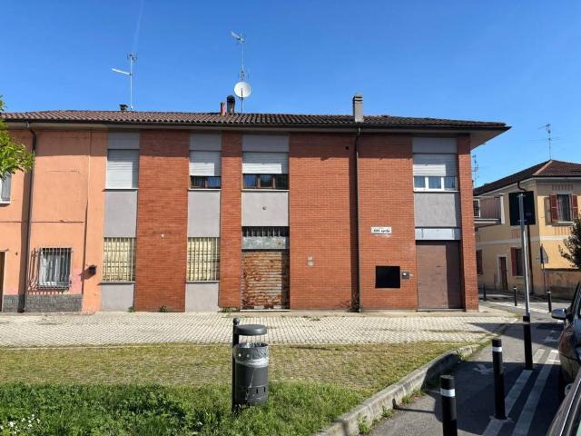 Locale Commerciale in vendita a Turano Lodigiano, Lombardia