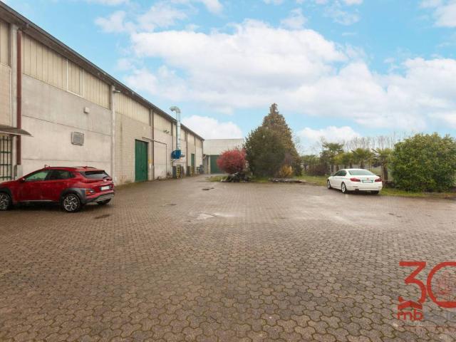 Locale Commerciale in vendita a Turate, Lombardia