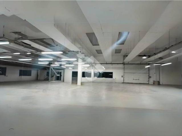 Locale Commerciale in vendita a Turate, Lombardia