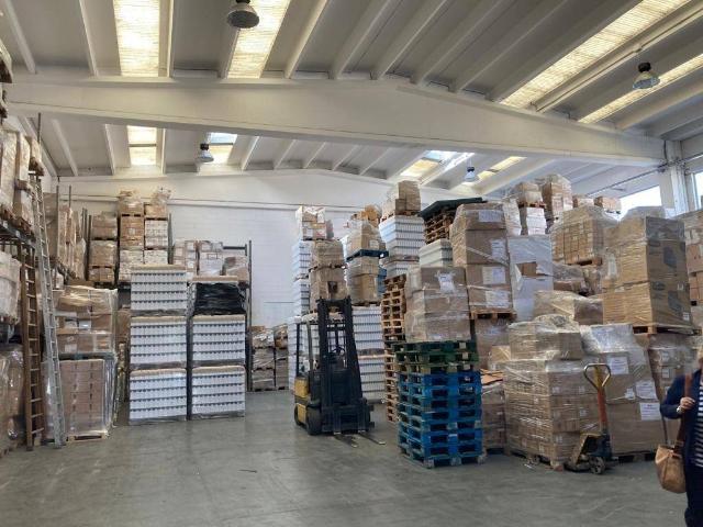 Locale Commerciale in vendita a Turate, Lombardia