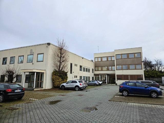 Locale Commerciale in vendita a Turate, Lombardia