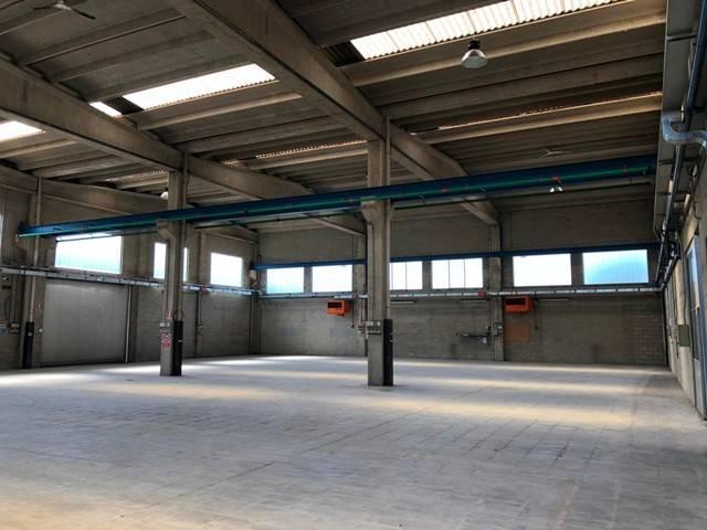 Locale Commerciale in vendita a Turate, Lombardia