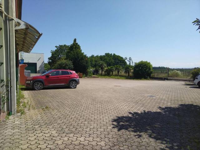 Locale Commerciale in vendita a Turate, Lombardia
