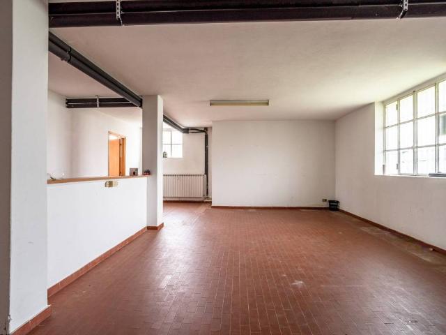 Locale Commerciale in vendita a Turate, Lombardia