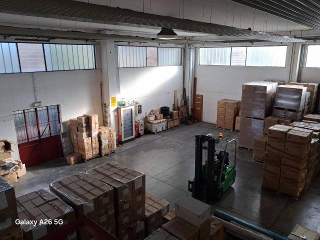 Locale Commerciale in vendita a Turate, Lombardia