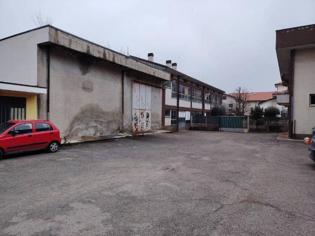 Locale Commerciale in vendita a Turate, Lombardia