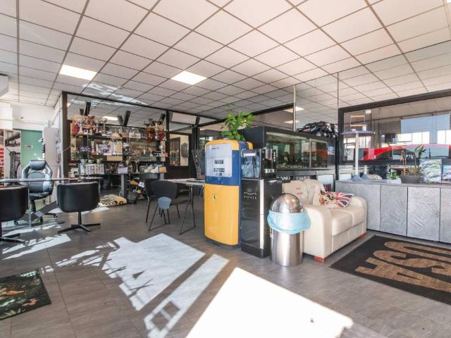 Locale Commerciale in vendita a Turate, Lombardia