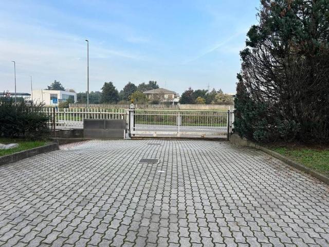 Locale Commerciale in vendita a Turate, Lombardia