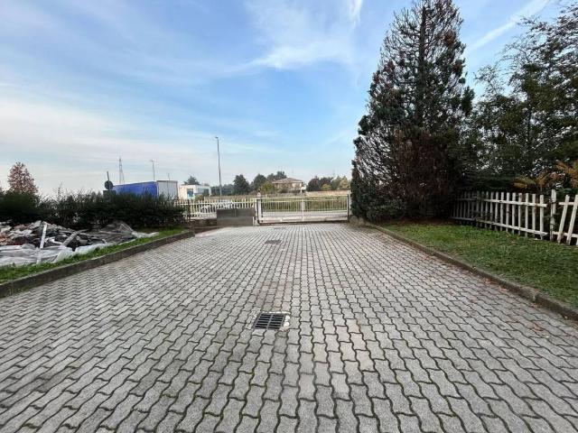 Locale Commerciale in vendita a Turate, Lombardia