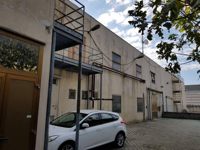 Locale Commerciale in vendita a Turate, Lombardia