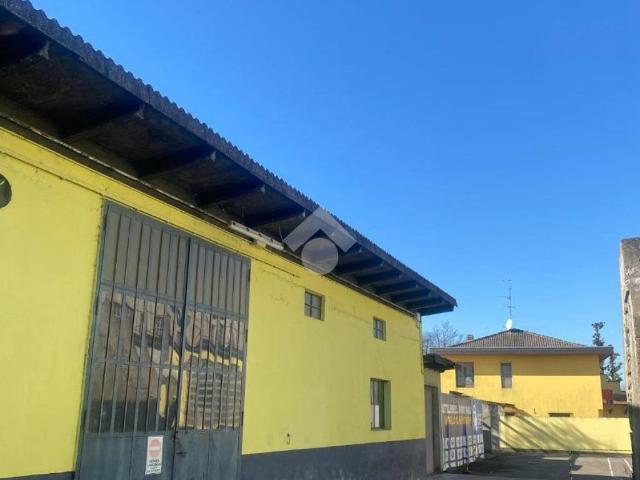 Locale Commerciale in vendita a Montagnone, Turbigo