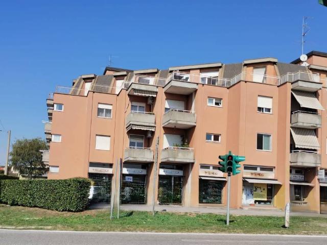 Locale Commerciale in vendita a Turbigo, Milano