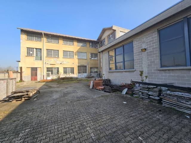Locale Commerciale in vendita a Turbigo, Lombardia