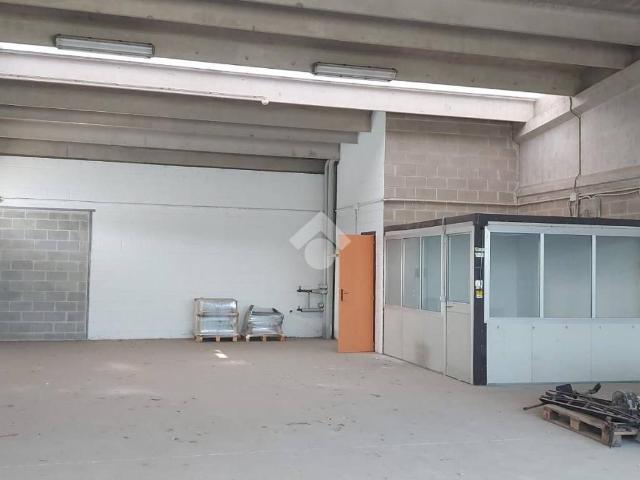 Locale Commerciale in vendita a Turbigo, Lombardia