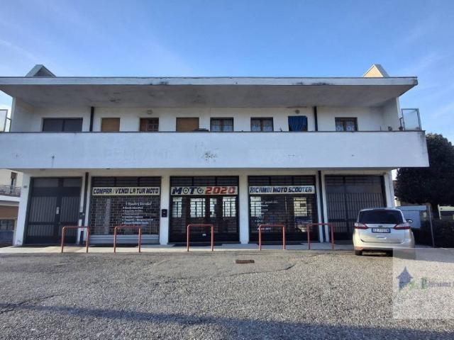 Locale Commerciale in vendita a Montagnone, Turbigo