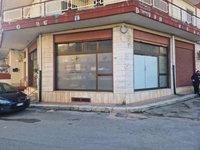 Locale Commerciale in vendita a Turi, Bari