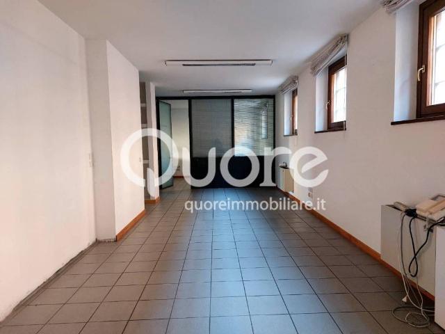 Locale Commerciale in vendita a Borgo Aquileia, Reana Del Roiale
