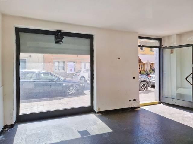 Locale Commerciale in vendita a Borgo di San Lazzaro, Reana Del Roiale