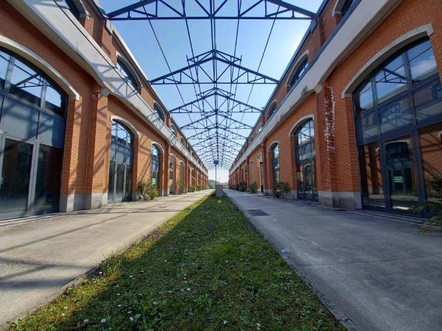 Locale Commerciale in vendita a Paderno, Reana Del Roiale