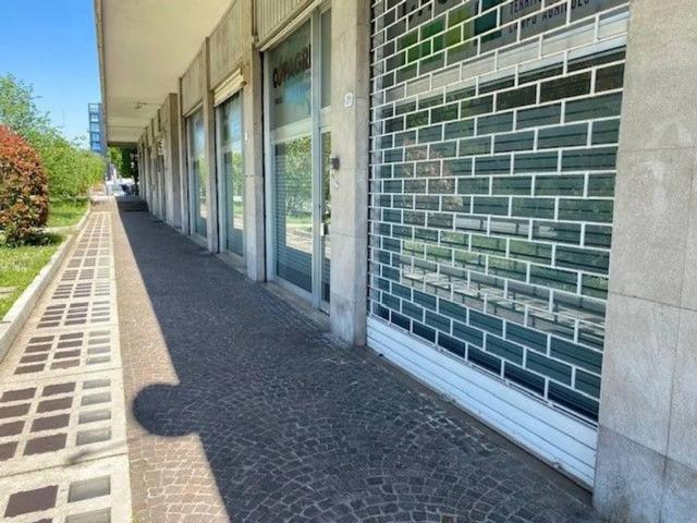 Locale Commerciale in vendita a Cormôr Alto, Reana Del Roiale