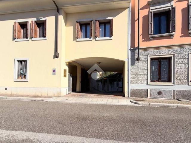 Locale Commerciale in vendita a San Paolo, Reana Del Roiale