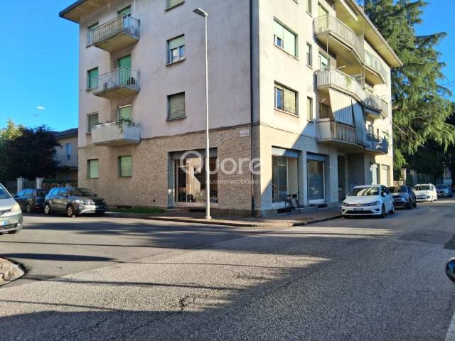 Locale Commerciale in vendita a San Marco, Reana Del Roiale
