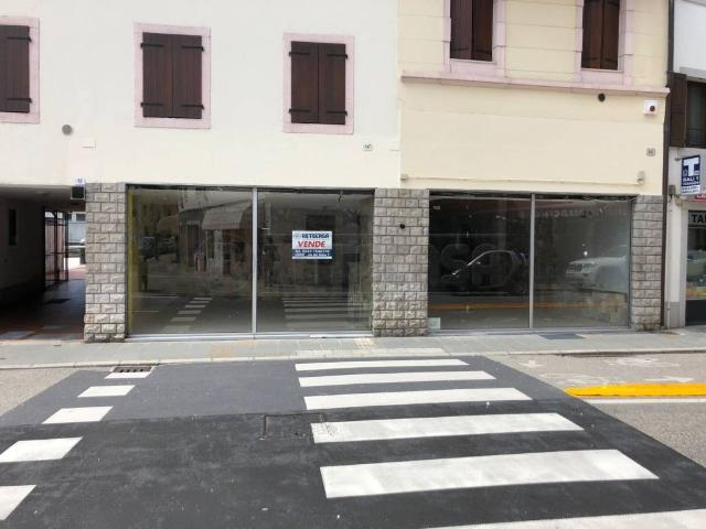 Locale Commerciale in vendita a Borgo di San Lazzaro, Reana Del Roiale