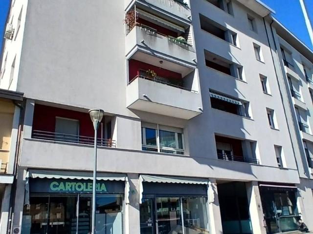 Locale Commerciale in vendita a San Paolo, Reana Del Roiale