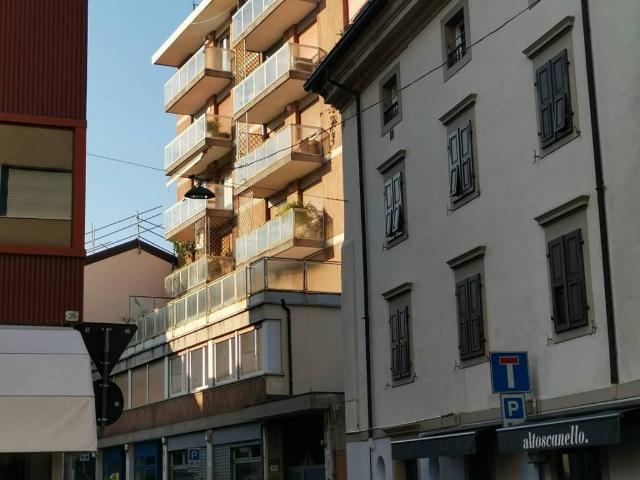 Locale Commerciale in vendita a Borgo Poscolle, Reana Del Roiale