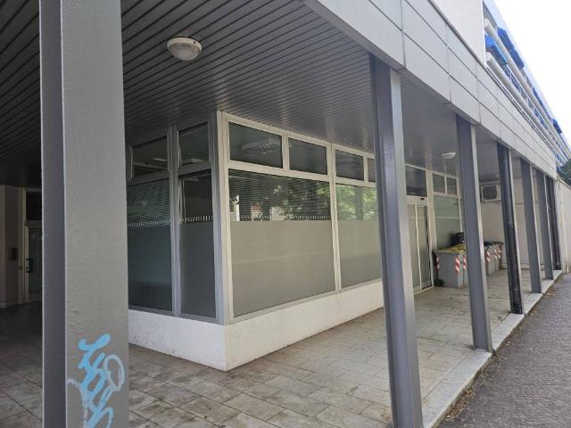 Locale Commerciale in vendita a San Paolo, Reana Del Roiale