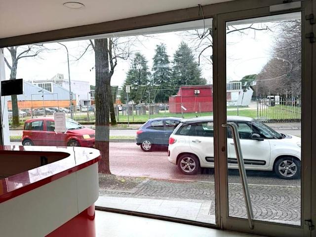 Locale Commerciale in vendita a Cormôr Alto, Reana Del Roiale