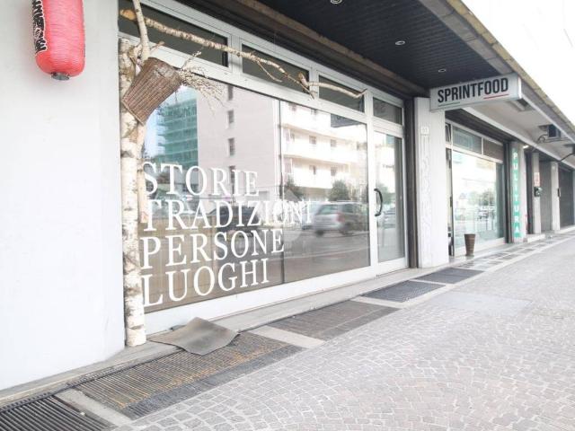 Locale Commerciale in vendita a San Marco, Reana Del Roiale