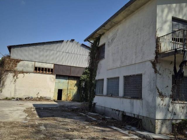 Locale Commerciale in vendita a Cussignacco / Cussignà, Reana Del Roiale