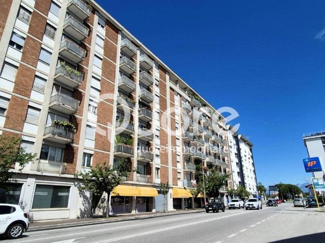 Locale Commerciale in vendita a Paderno, Reana Del Roiale