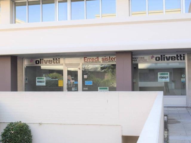Locale Commerciale in vendita a Paderno, Reana Del Roiale