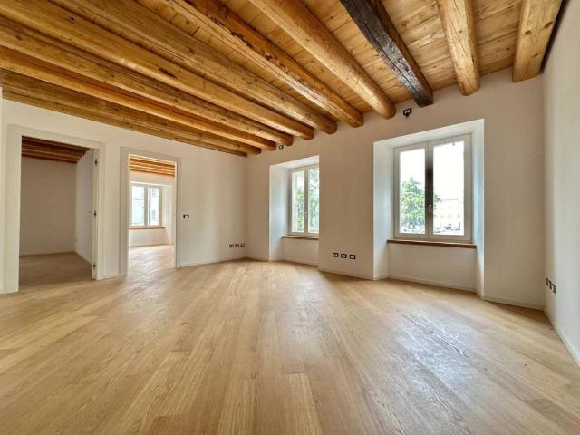 Appartamento in vendita a Borgo Grazzano, Reana Del Roiale