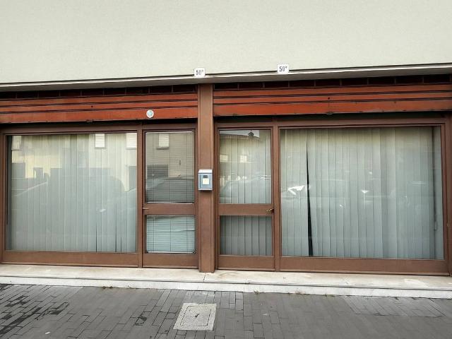 Locale Commerciale in vendita a Borgo Villalta, Reana Del Roiale