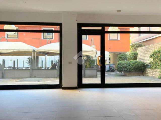 Locale Commerciale in vendita a Borgo Aquileia, Reana Del Roiale