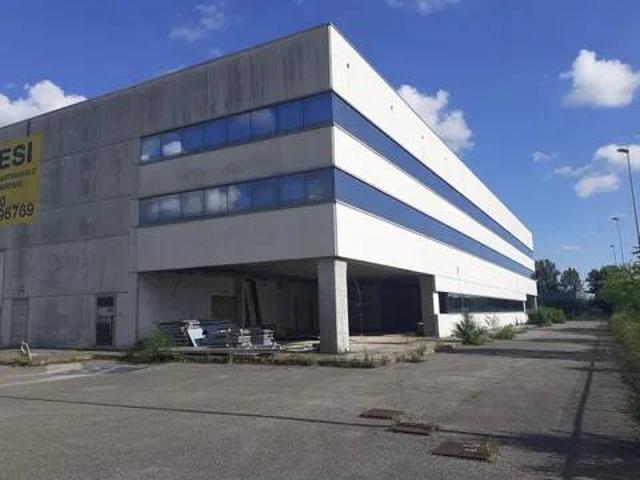 Locale Commerciale in vendita a Borgo Pracchiuso, Reana Del Roiale