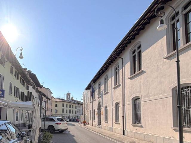 Locale Commerciale in vendita a Borgo Pracchiuso, Reana Del Roiale