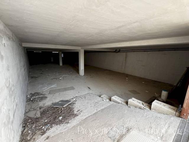Locale Commerciale in vendita a Puglia, Lecce