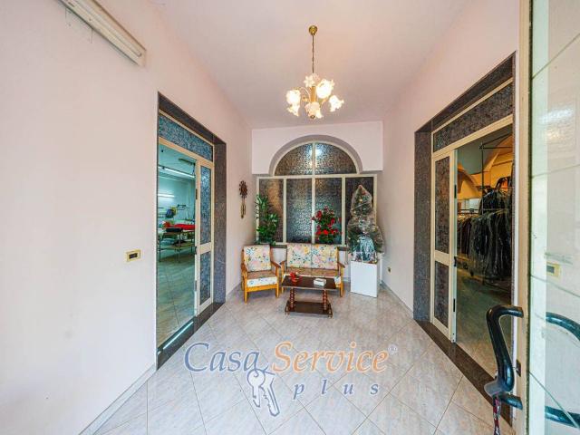 Locale Commerciale in vendita a Puglia, Lecce